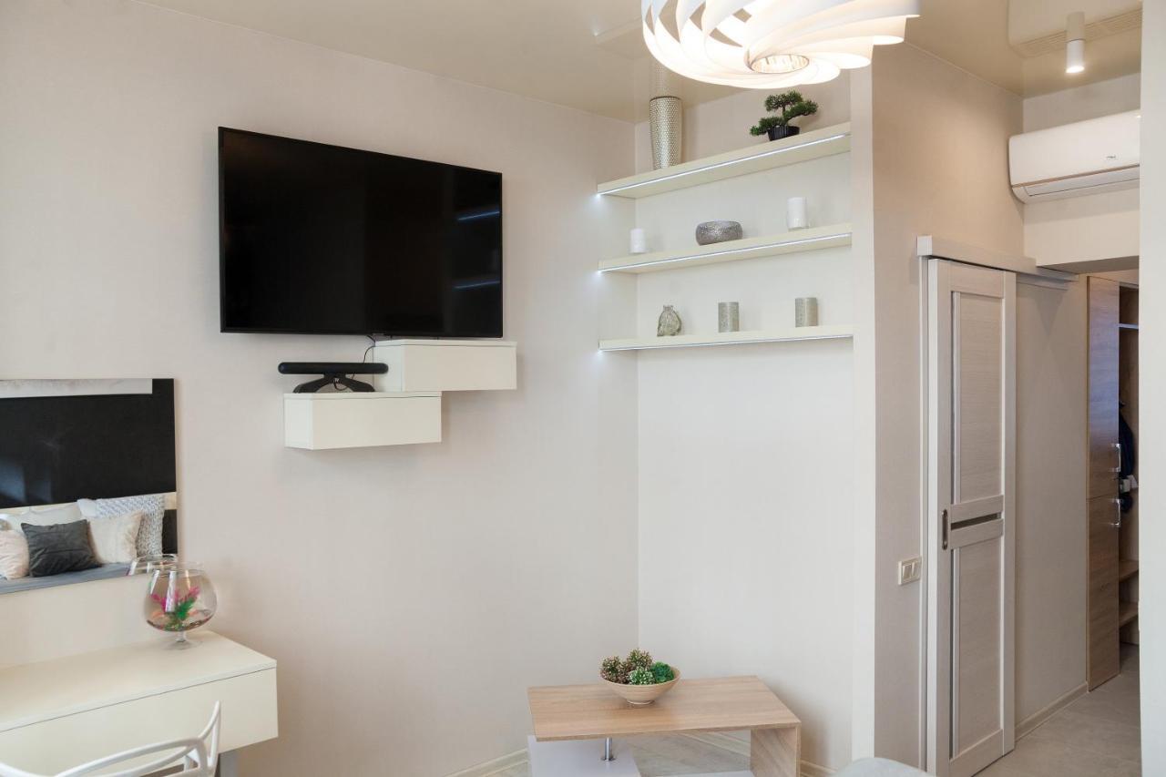 Apartment Center *